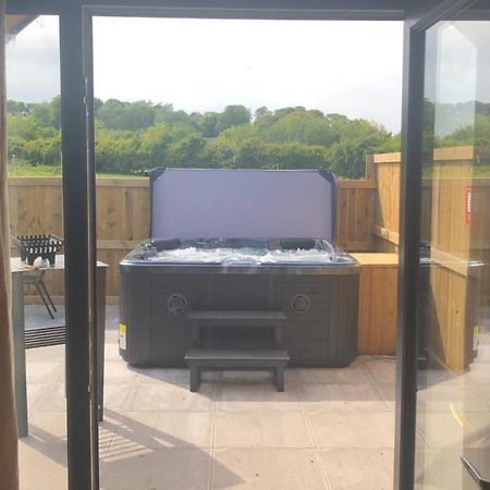 Superior Glamping Pod With Hot Tub Hotel Frodsham Luaran gambar