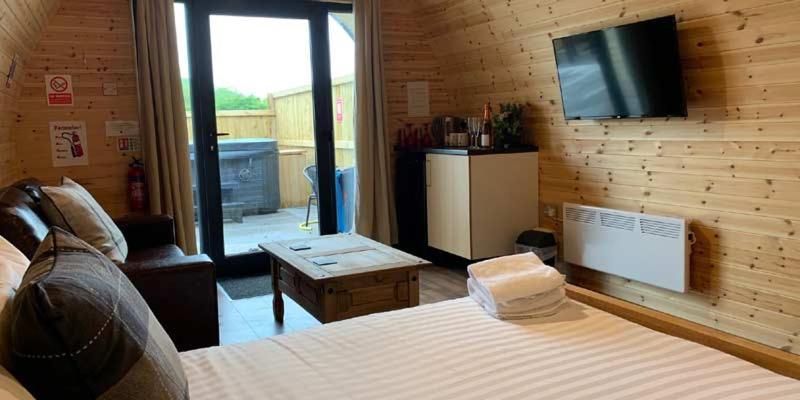 Superior Glamping Pod With Hot Tub Hotel Frodsham Luaran gambar